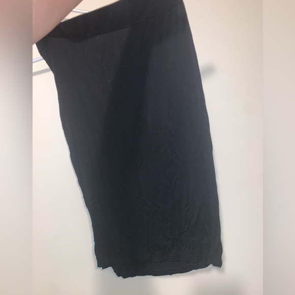 Size L Shein black pencil skirt - Picture 2 of 3